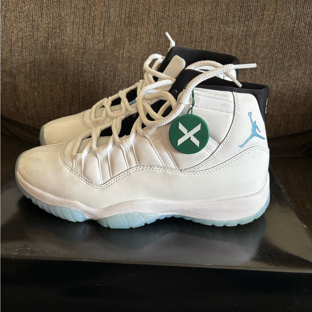 Jordan 11 ‘Legend Blue’